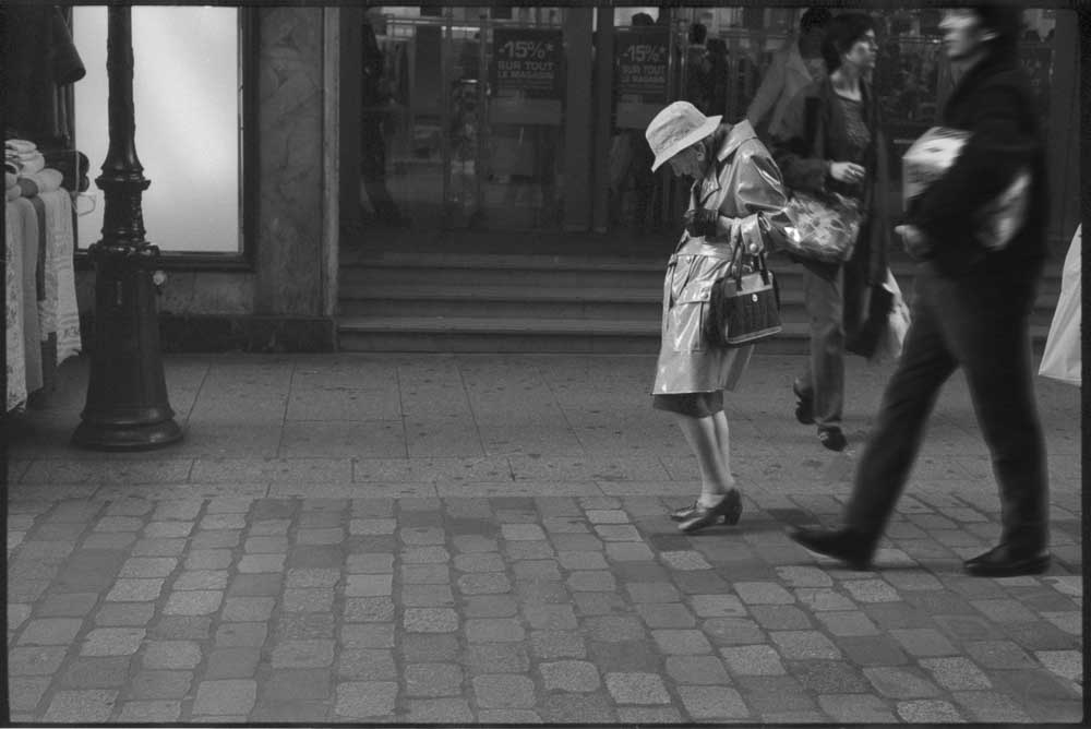 Paris-old lady-001